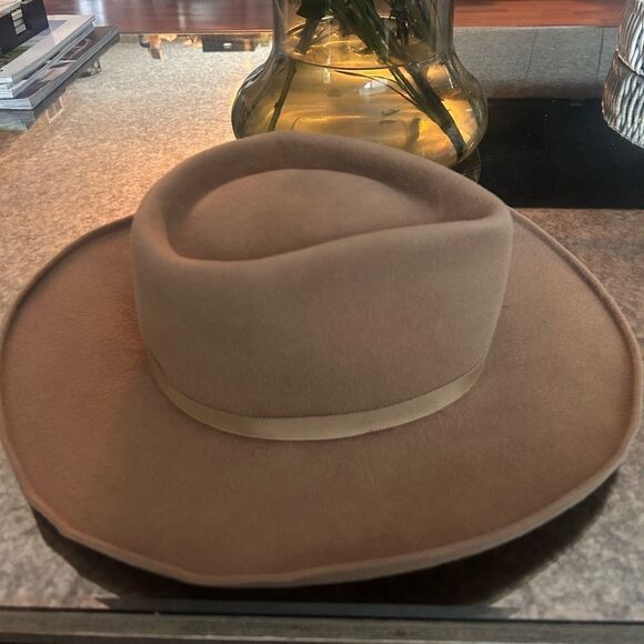 Gladys Tamez Hat main image 4